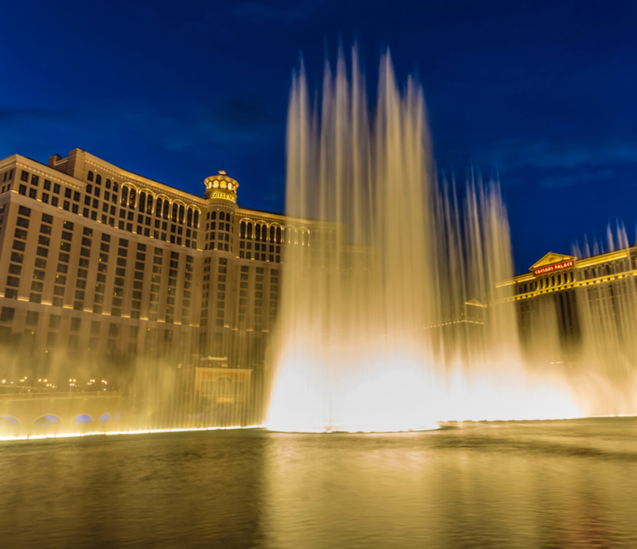 Bellagio,And,Caesars,Palace,At,Dusk